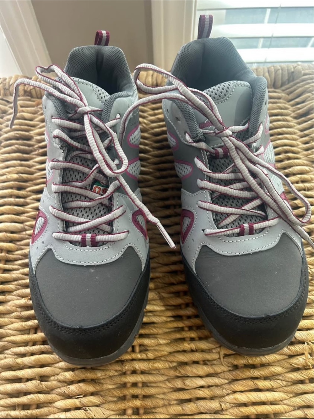 Aggressor Women's Gray and Pink Steel Toe Shoes Size 8.